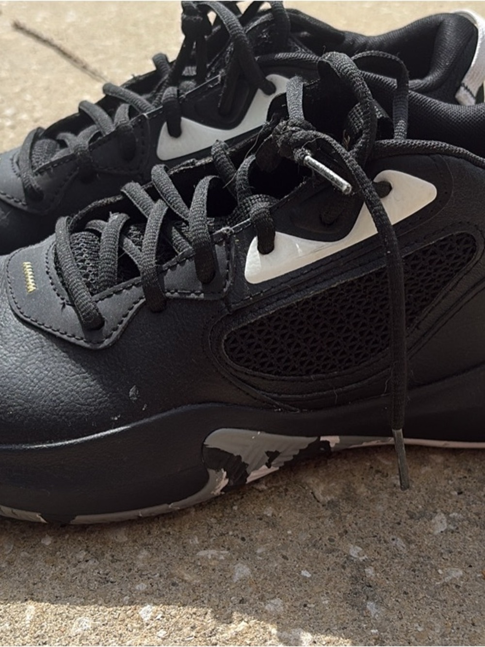 Under Armour Black & White Low-Top Sneakers
